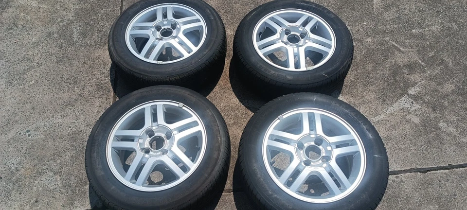 Ford 195/60 R15 88H 6x15 ET52,5 Sommerreifen 98AB-DA Räder - Bild 1 von 4