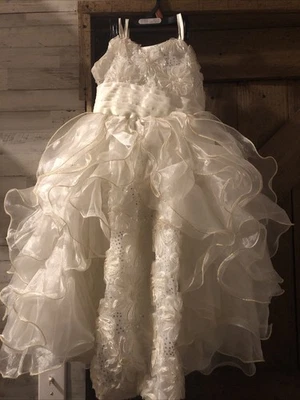 Communion / Formal Little Girl Dress 6/7 - Image 1 of 4