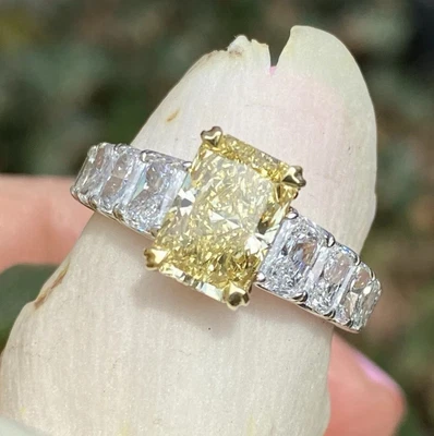 Помолвочное кольцо IGI с ярким желтым бриллиантом лабораторной огранки золото 14 карат - Изображение 1 из 4