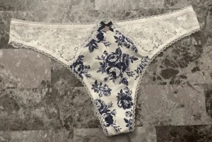 NWT BODY BY VICTORIA'S SECRET WHITE NAVY BLUE FLORAL LACE BOW THONG PANTIES - Picture 1 of 3