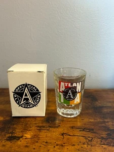 NUEVO Vaso de chupito oficial All Star Café Atlanta acanalado de 3" en caja original - Imagen 1 de 3