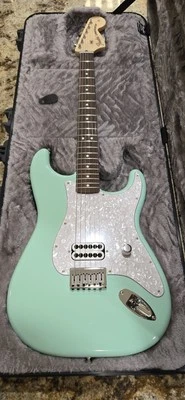 Limited Edition Tom DeLonge Fender Stratocaster – RARE 182 SERIAL NUMBER – NEW - Image 1 of 4