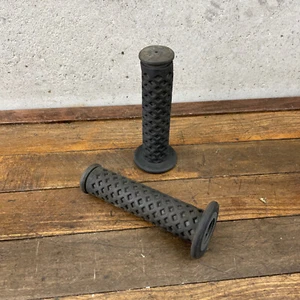 Vintage Serfas BMX Grips Rubber Flanged Grips Waffle 22.2 mm Mid School 1990s - Picture 1 of 16