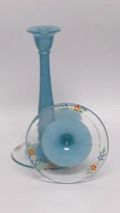 Vintage Paar französischer blauer Opal-Kerzenhalter mit handbemalten Blumen - Bild 1 von 4
