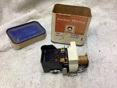 Nuevo de Lote Antiguo 1974 1975 Chevrolet Vega Monza Nova Interruptor Faro D1591 GM 1995193 Foto 1 de 4
