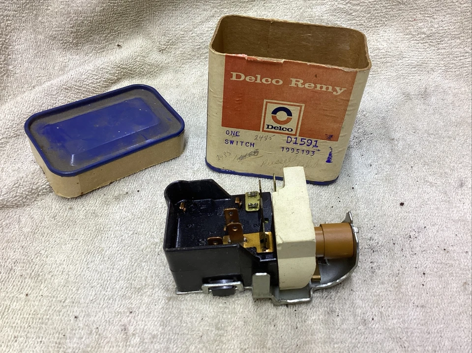 Nuevo de Lote Antiguo 1974 1975 Chevrolet Vega Monza Nova Interruptor Faro D1591 GM 1995193 Foto 1 de 4