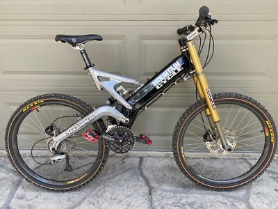 Bicicleta de montaña de colección San Andreas MTB bicicleta de montaña blanca Bros Race Face Shiman Foto 1 de 4