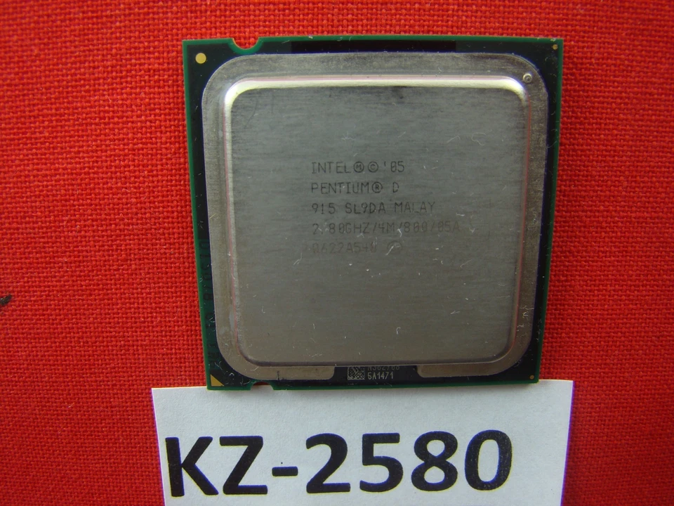 Intel Pentium D 915 SL9DA 2,8GHz/4MB/800MHz FSB Socket/Socket LGA775 #KZ-2580 - Image 1 of 1