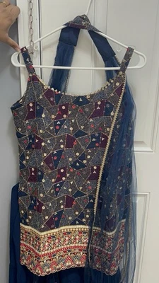 Traje tradicional indio Sharara listo para usar Foto 1 de 4