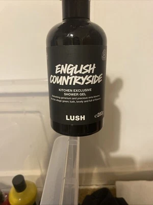 Lush Kitchen Exclusive Shower Gel English Countryside 280g Green Floral Fresh - Image 1 of 2