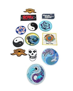 Lotto di 13 toppe giacca cappello vintage Korn Misfits Dave Matthews Ying Yang + - Foto 1 di 13