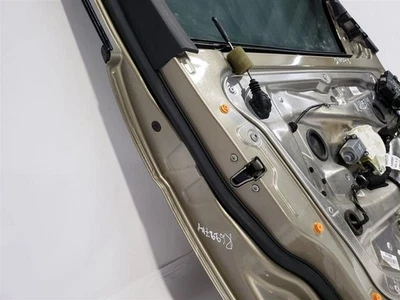 Puerta del conductor delantera izquierda arena beige metálico OEM 2008 2014 Mercedes Benz C300 Foto 1 de 4