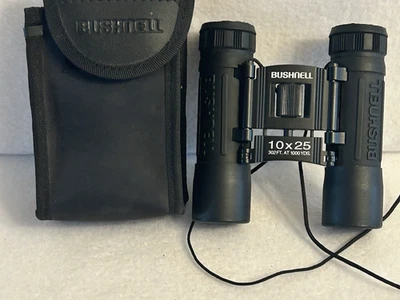 Bushnell 10 x 25 Black Compact Folding Binoculars (302 FT at 1000 YDS) - Image 1 of 4