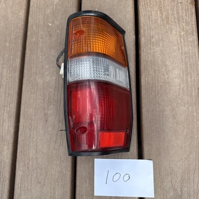 Luz trasera izquierda del conductor para 79-86 D-50 25327308 Foto 1 de 4