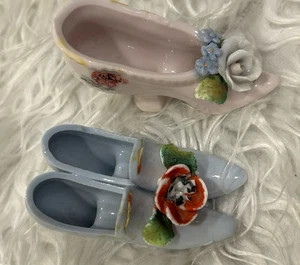 Zwei German Made Mini High Hill Keramik Schuhe Blumen High Heels - Bild 1 von 5