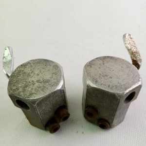 Carlton 50er Jahre Bass Drum Sporn Halterungen Aluminium Block Vintage Klemmen + 2 Loch - Bild 1 von 2