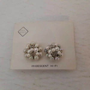 Vintage Paul Morris Iridescent Hi-Fi Clip Earrings, New on Card - Picture 1 of 4