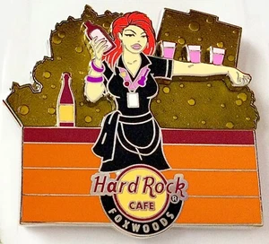 2018 HARD ROCK CAFE FOXWOODS 3D BARKEEPER SERIE SEXY MÄDCHEN LE PIN - Bild 1 von 2