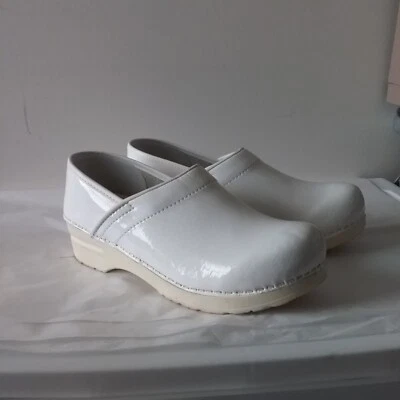 Zuecos daneses originales Sanita para mujer 38 charol blanco con soporte para arco Foto 1 de 4