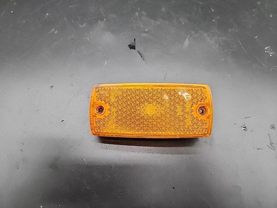 PARAGOLPES DELANTERO BMW E28 E30 AMARILLO DERECHO IZQUIERDO OEM 1364175 M5-11 Foto 1 de 4