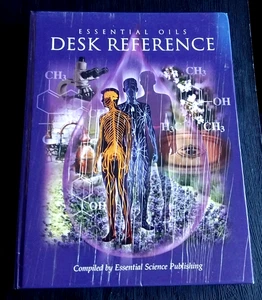 ESSENTIAL OILS DESK REFERENCE ESSENTIAL SCIENCE PUBLISHING HC BOOK BRAND NEW - Imagen 1 de 2