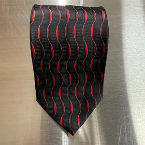Covington Necktie Mens 60"x4" Black Red Wavy Striped Designer Classic Adjustable - Picture 1 of 6