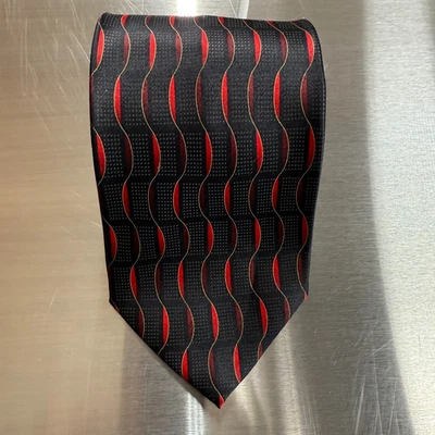 Covington Necktie Mens 60"x4" Black Red Wavy Striped Designer Classic Adjustable - Image 1 of 4