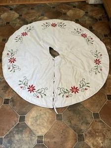 Large 77" White Pine Brand Embroidered Poinsetta & Holly Christmas Tree Skirt - Picture 1 of 9