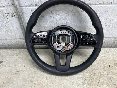 Volante de vinilo negro Mercedes Benz Sprintv25 2024 OEM ID 9074604703 Foto 1 de 4