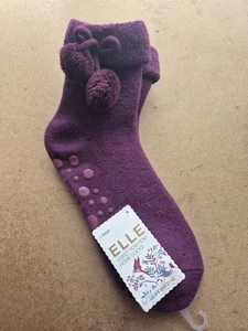 ELLE süße Heimsocken mit Bommeln. 1 Paar. UK 4 - 8. EUR 37-42. Pickle Beet Farbe. - Bild 1 von 6