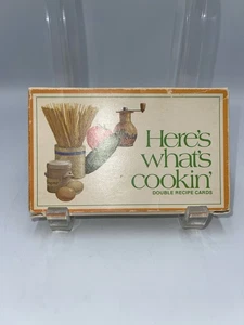 Vintage HERE'S WHAT'S COOKIN Current, Inc. Doppelte Rezeptkarten mit Box -20 Karten - Bild 1 von 11