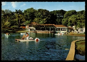 Postal Lago Artificial con Picnic y Visitantes, Costa Rica - Imagen 1 de 2