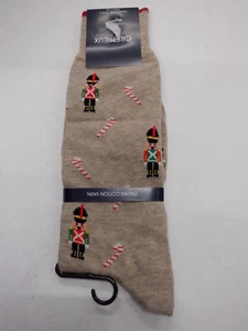 MENS CREMIEUX TAN CANDY CANES TOY SOLDIER CHRISTMAS CREW SOCKS NEW #22123 - Picture 1 of 1
