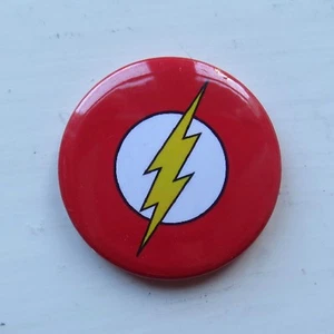 The Flash - 2.5cm Button Badge Super Hero gift Comic book present - Picture 1 of 1