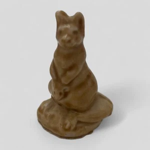 Vintage Wade Whimsie Kangaroo Joey Ceramic Figure (stocking filler/cracker prize - Picture 1 of 2