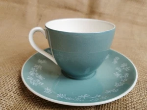 Royal Doulton Queenslace - D6447 - Vintage Teacup & Saucer - Picture 1 of 7