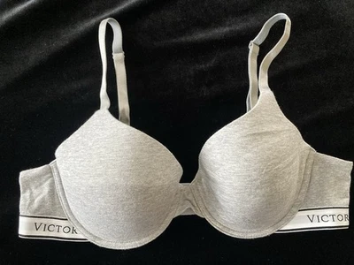 Camiseta VICTORIA’S SECRET 38B Gris Ligeramente Forrada Demi Sujetador con Aros Logo Banda Foto 1 de 4