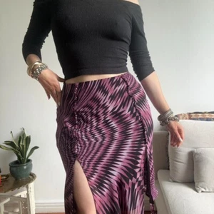 Vintage 2000s Y2K purple abstract midi skirt with double split & button detail - Picture 1 of 8