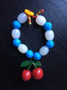 Plastic Is Fantastic di Christina Darras divertente bracciale ciliegia Paul Smith - Foto 1 di 4
