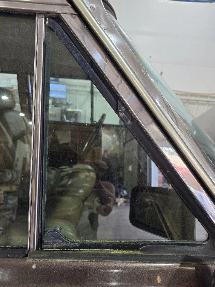 Front Door Vent Glass Fits 78-88 J-SERIES TRUCK 645912 - Imagem 1 de 4