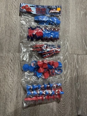 100 piezas Marvel Spiderman Niños Fiesta de Cumpleaños Paquete Fiesta Favores Llaveros Cuernos Foto 1 de 3
