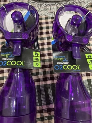 2 X Ventilador de agua de nebulización de refrigeración portátil O2COOL Deluxe púrpura alimentado por AA nuevo Foto 1 de 4