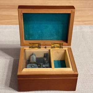 Caja de música Hummel vintage madera tapa transparente paraguas niños baratija Suiza - Imagen 1 de 3