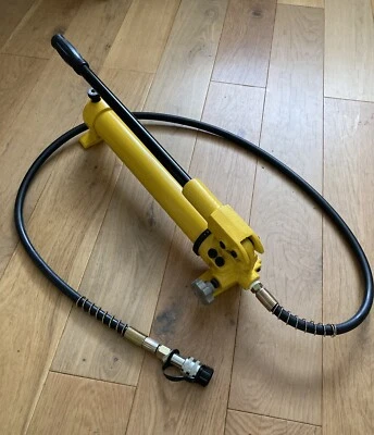 Hydraulic Hand Pump CP-700 With Hose Cylinder Ram Jack Puller - UK SELLER!