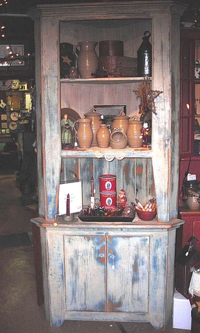 HAND CRAFTED PRIMITIVE ANTIQUE LOOKING CORNER HUTCH Cover