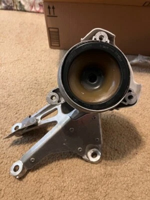 2015 - 2020 BMW M4 F83 3.0L FRONT RIGHT ENGINE MOTOR MOUNT 22112284818 OEM Foto 1 de 4