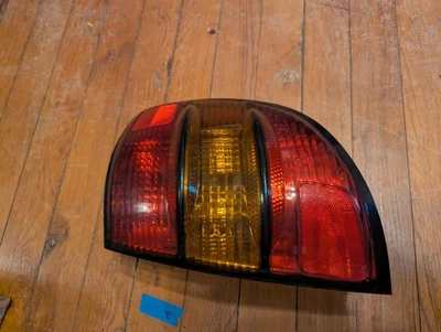 Tail Light Assembly PONTIAC VIBE Passenger's Side Right 03 04 05 06 07 08 - Image 1 of 4
