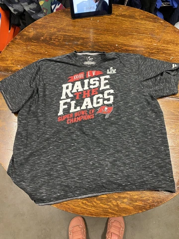 Tampa Bay Buccaneers T-Shirt Mens 4XL  Super Bowl Champions Raise The Flags Cover