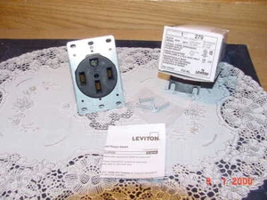 Leviton 279, 3-Pole, 4-Wire Grounding Power Outlet Flush Mount, NEW Open Box! - Picture 1 of 6