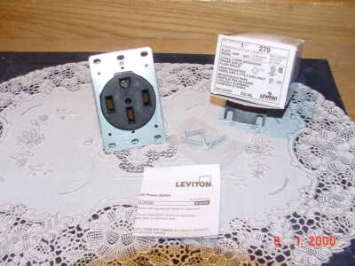 Leviton 279, 3-Pole, 4-Wire Grounding Power Outlet Flush Mount, NEW Open Box! - Image 1 of 4
